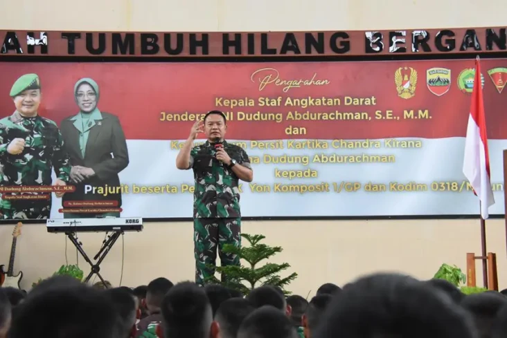 Kunjungi Prajurit di...