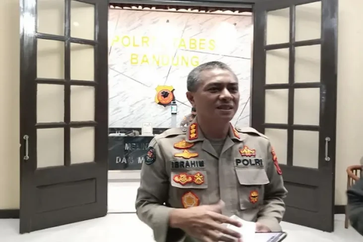 Netizen Bandingkan Penanganan...