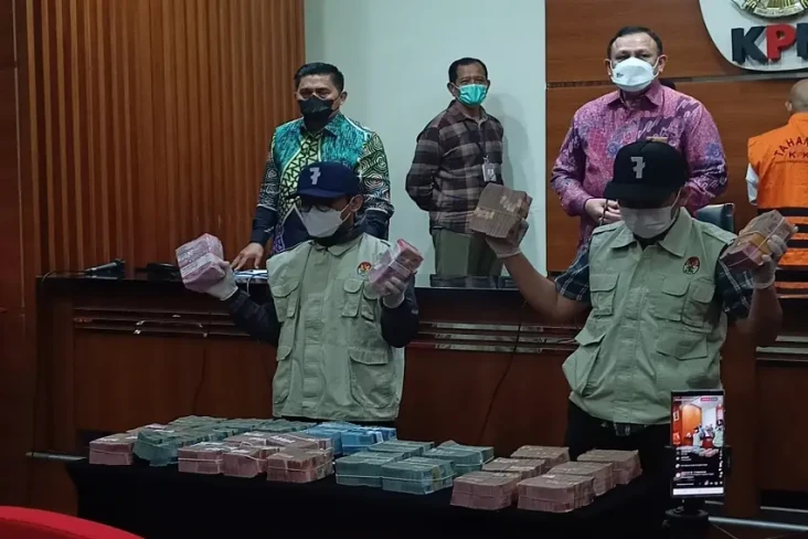KPK Sita Rp5 Miliar...
