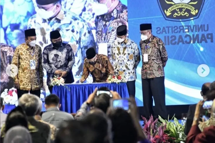 Hadiri Peresmian 6 Rumah...