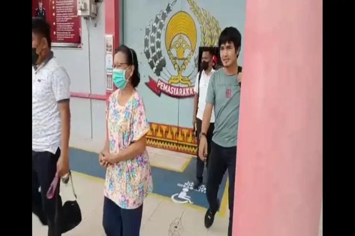 Duh, Seorang Ibu Selundupkan...