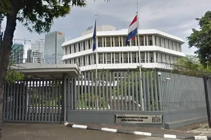 Bergaji Tinggi, Ini...