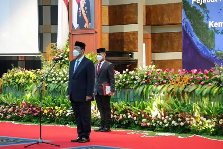 Menko Luhut Kasih Peringatan:...