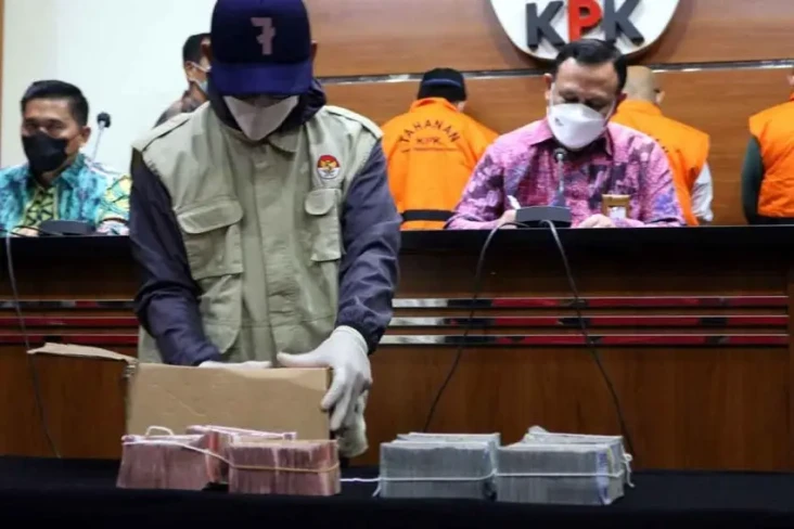 Wali Kota Bekasi Tersangka...