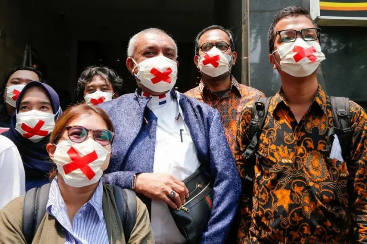 Pengacara Luhut Minta...