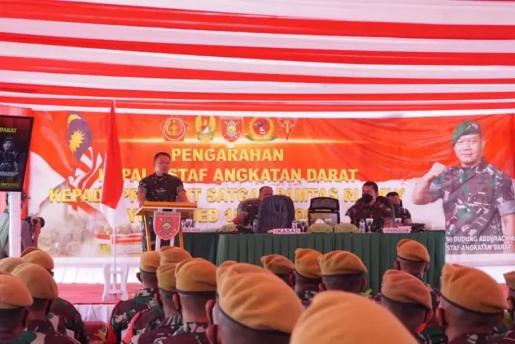 Tinjau Perbatasan RI-Malaysia,...