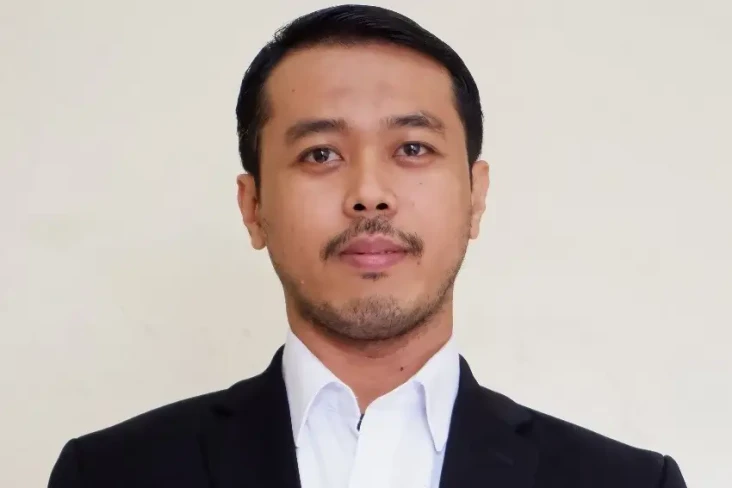 Menimbang Reformasi...