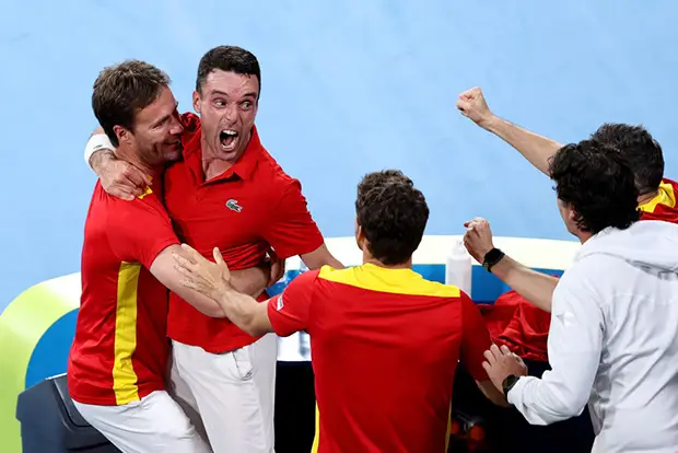 Spanyol Tembus Final...