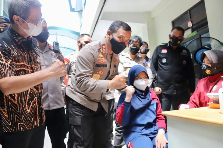 Kunjungi Vaksinasi Siswa...