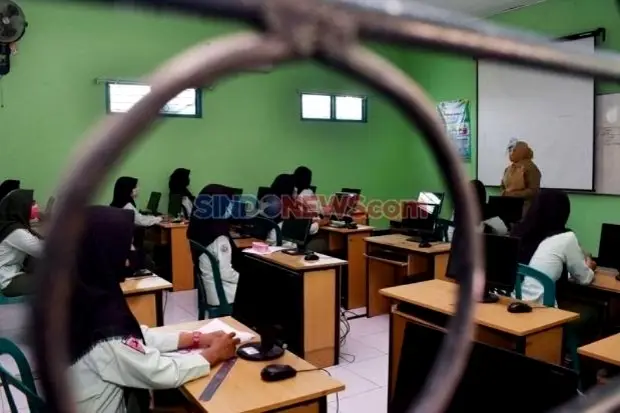 Belum Vaksin Gegara...