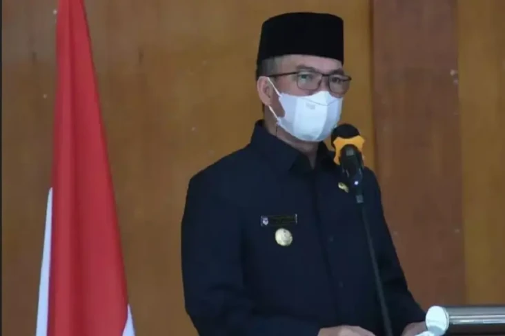 Tertatih-tatih Bangun...