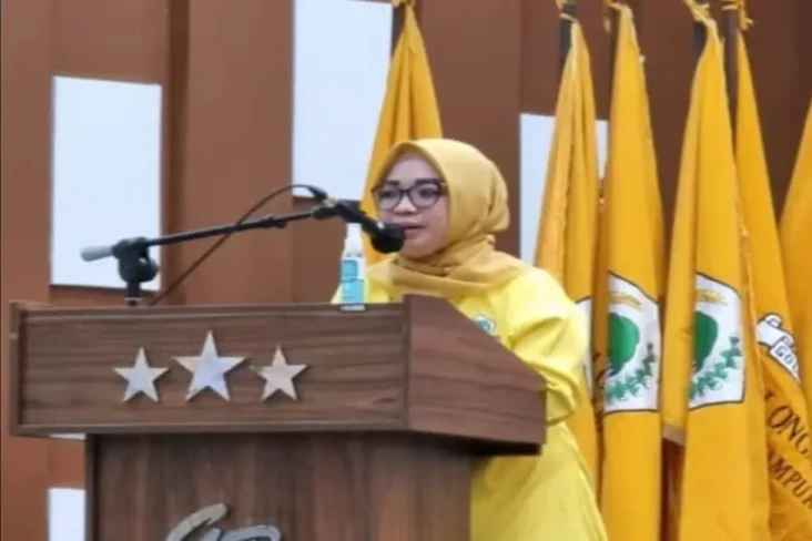 Putri Rahmat Effendi...