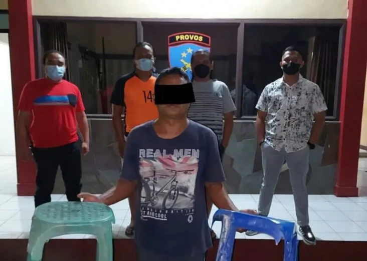 Kesal dengan Istri,...