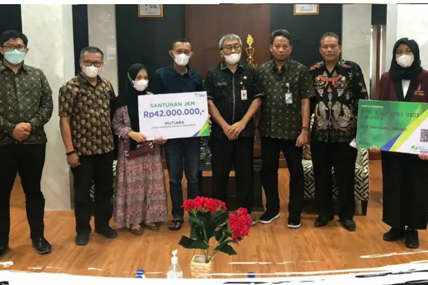 Pekerja Magang Wajib...