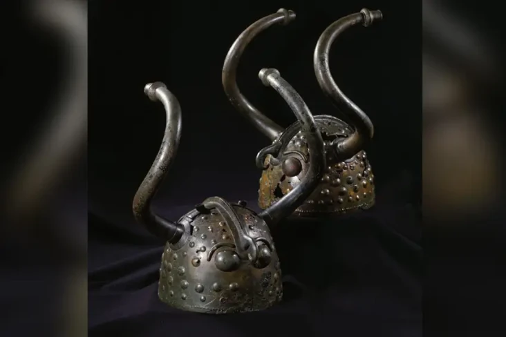 Uniknya Helm Bertanduk...