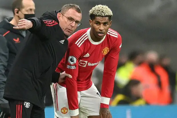 Rashford Tepis Kabar...