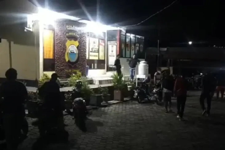 Penjaga Lengah, Tahanan...