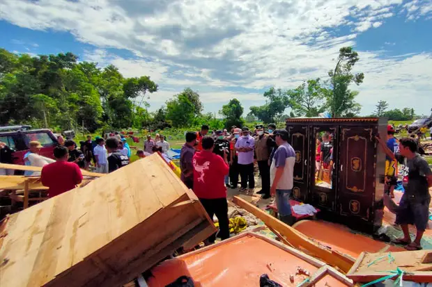 Puluhan Rumah di Luwu...
