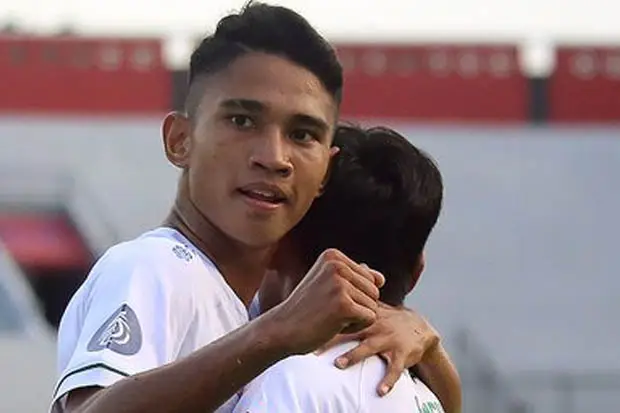 Samsul Arif Cetak Hat-trick,...