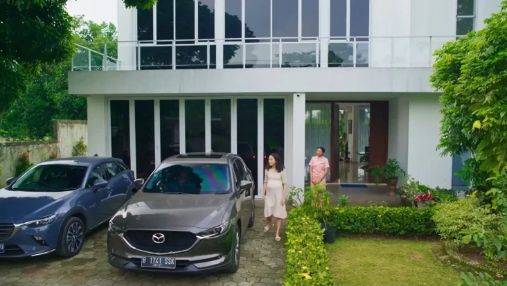 Adu Keren Mobil Mazda...