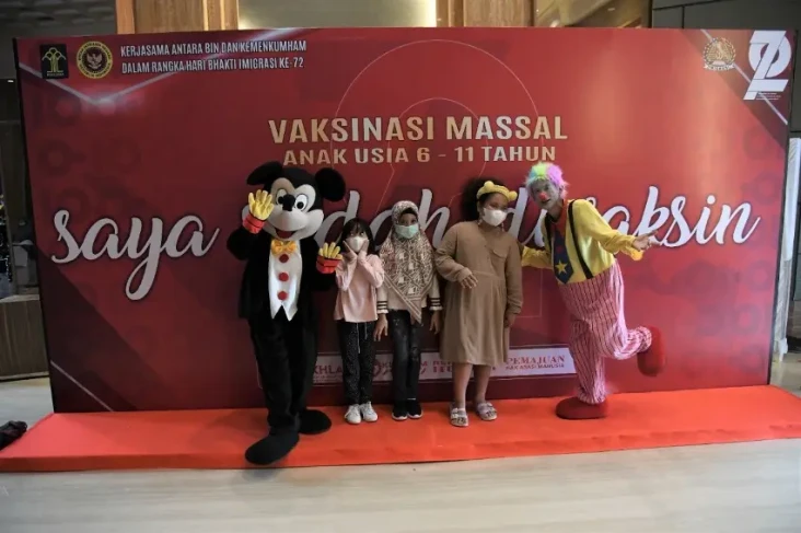 Sambut Hari Bhakti Imigrasi,...