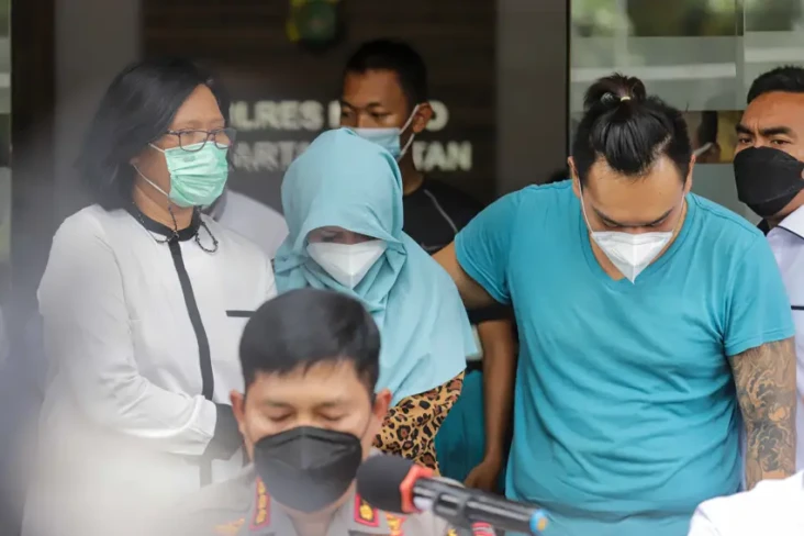 Polisi Buru Pemasok...