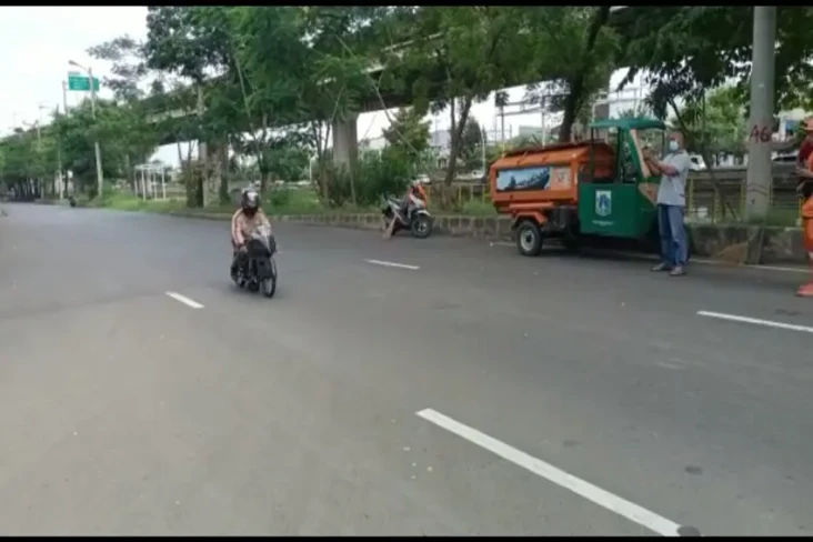 Pembalap Uji Coba Lintasan...
