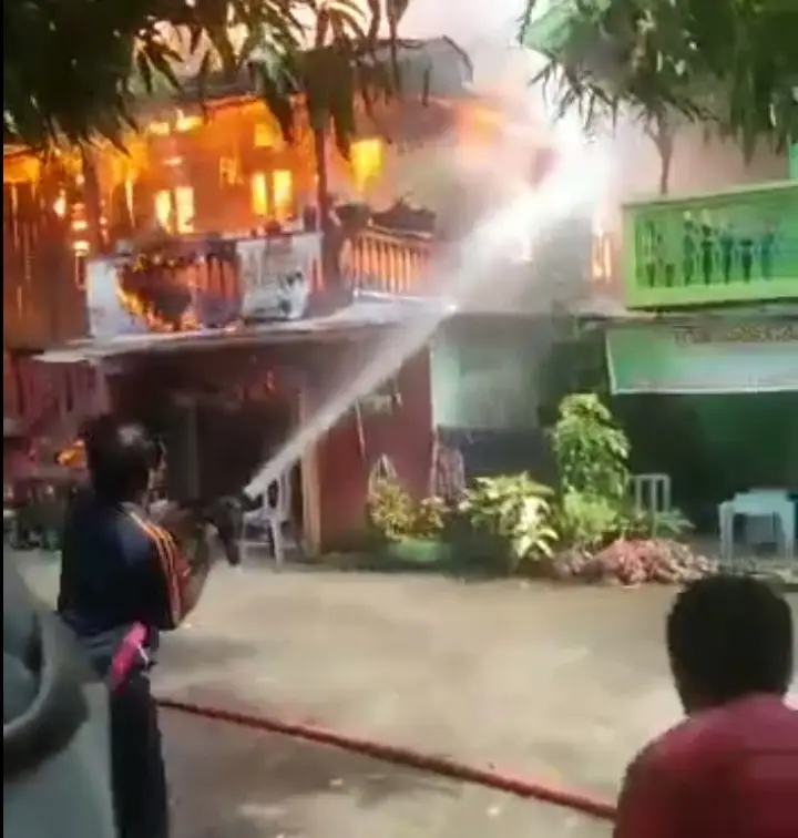 Dua Rumah di Barru Hangus...