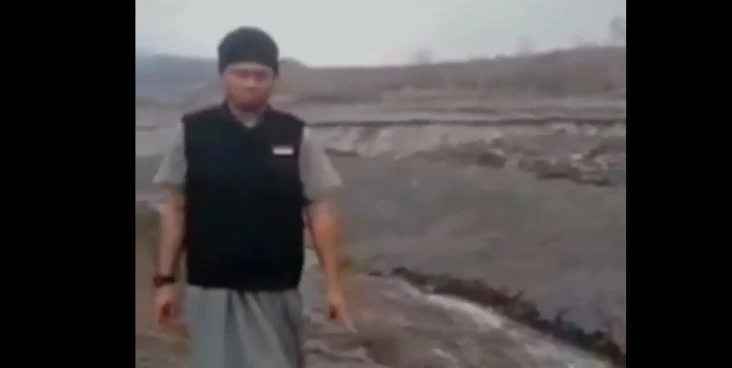 Polisi Kantongi Identitas...