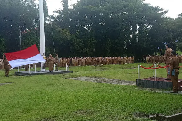 Pemkab Lutra Gelar Upacara...