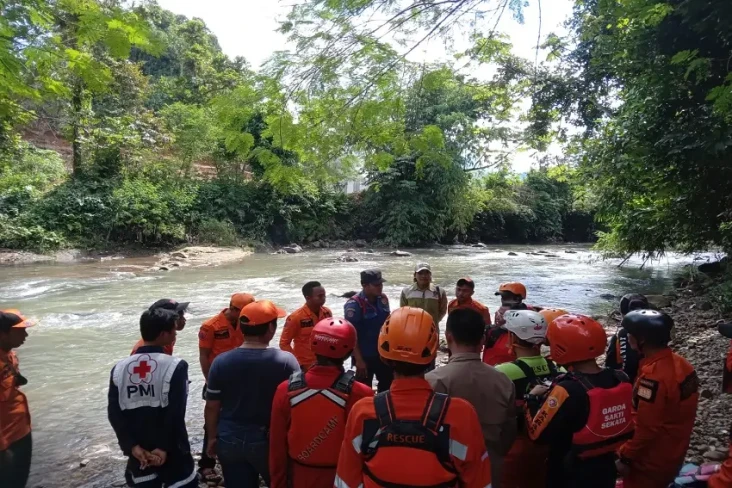 Pemancing Terseret Arus...