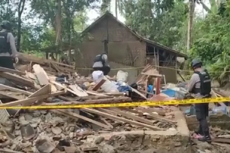 Polisi Pastikan Ledakan...