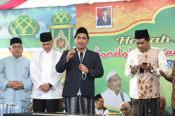 Sesajen Semeru Ditendang,...