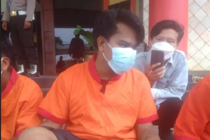 Cabuli Bocah Perempuan...