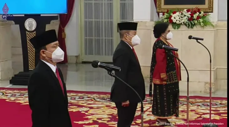Presiden Jokowi Lantik...