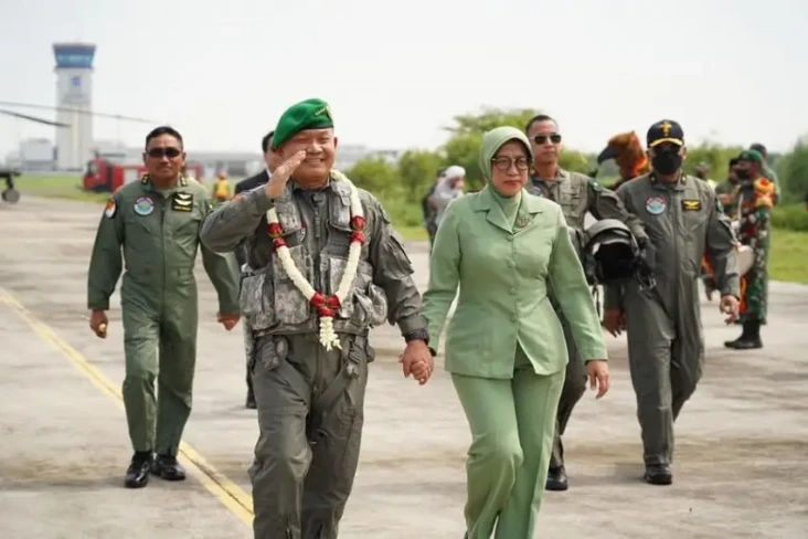 Jenderal Dudung Genggam...