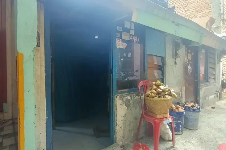 Warga Pademangan Geger,...
