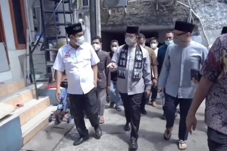 Sambangi Kampung Guci,...