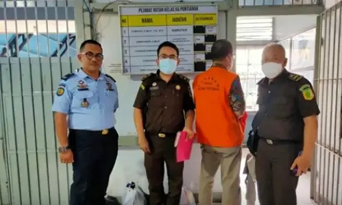 Jadi Makelar Lelang...
