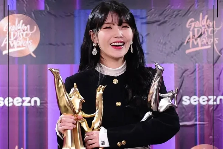 IU Tampil Mewah di Golden...