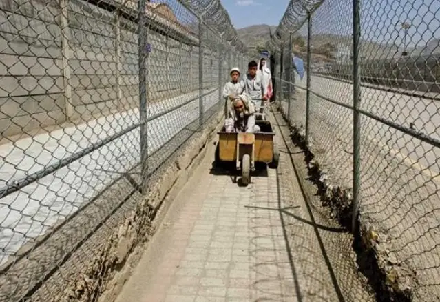 Taliban Kirim Pasukan...
