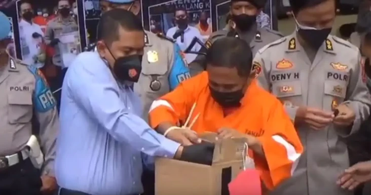 Dukun Pengganda Uang...