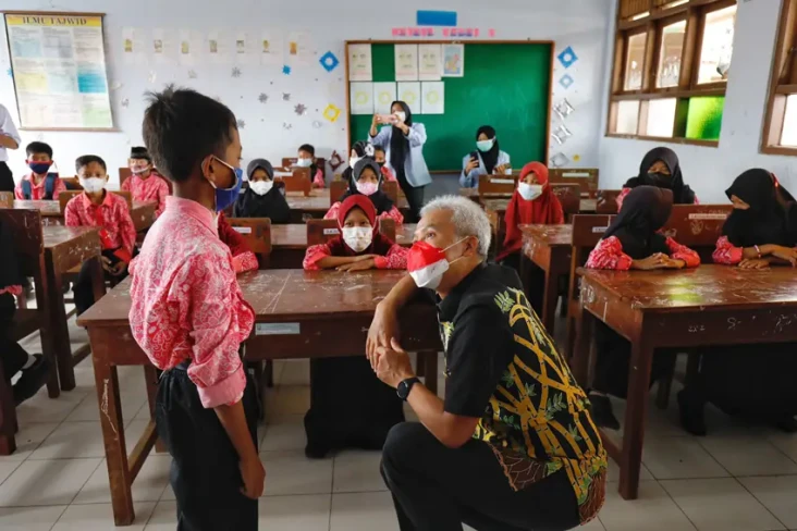 Tinjau PTM dan Vaksinasi...