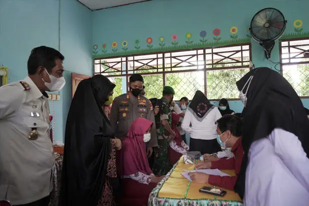 Vaksinasi untuk Anak...