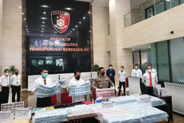 2 Tersangka Korupsi...