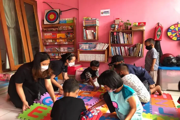 Terima Bantuan MNC Peduli,...