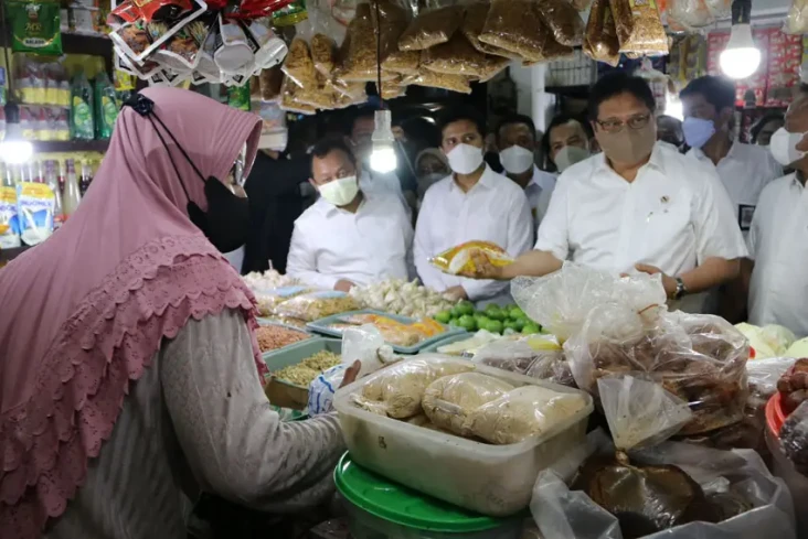 Pantau Harga Minyak...