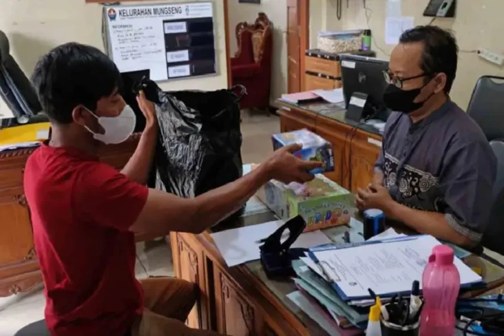 Fajar Kembalikan Bantuan...