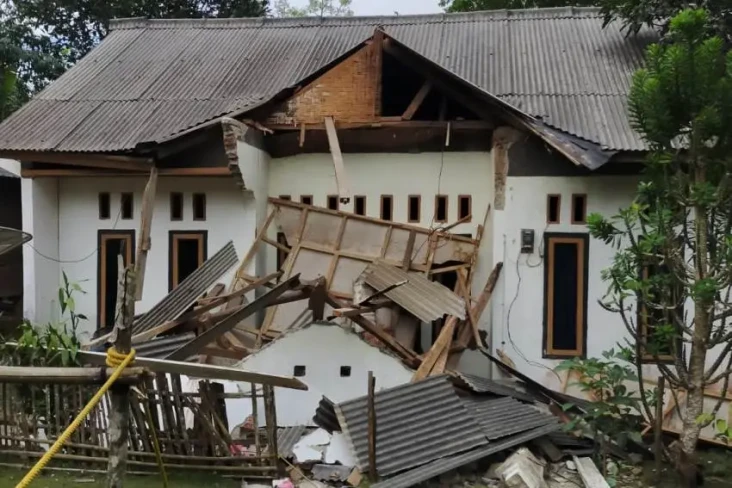 Efek Gempa Terkini Banten,...