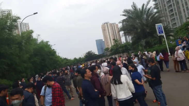 Efek Gempa Jakarta,...